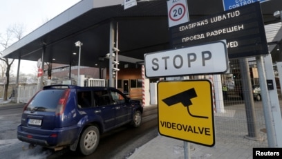Estonia Begins Evacuation of Long-Term Parked Vehicles Near Russian Border