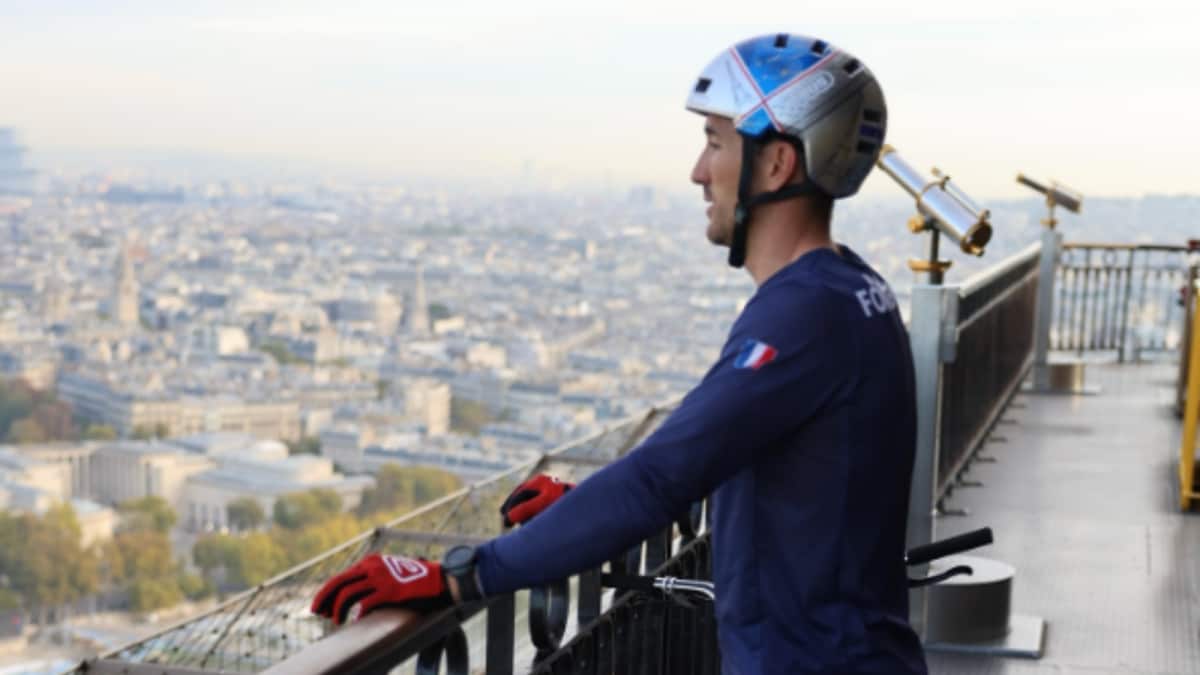 French Cyclist Shatters Eiffel Tower Climb Record in 12 Minutes