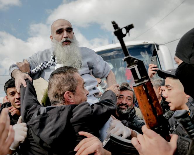 Prisoners Released in Gaza Deal Arrive in Palestinian Territories as Hamas Mobilizes Forces