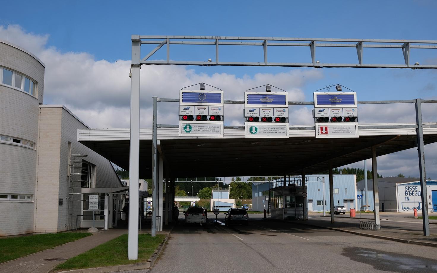 Estonia Begins Auctioning Russian Vehicles Left at Border Checkpoint