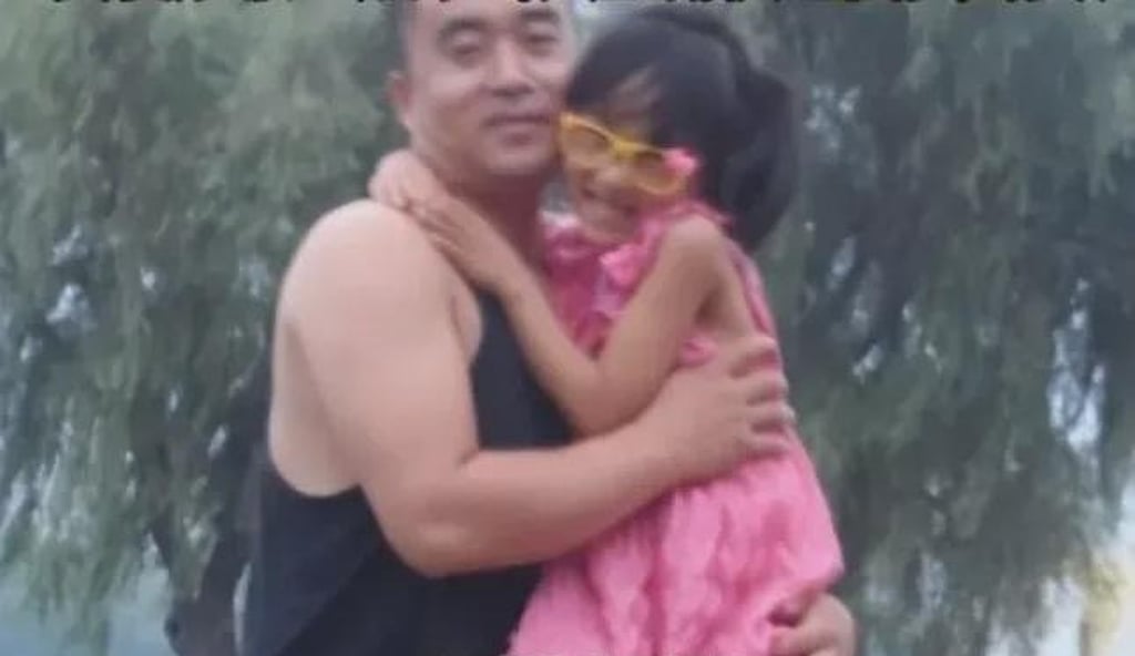 Chinese Father Leaves Job to Open Food Stall Near Daughter’s University