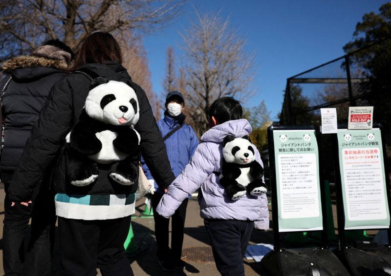Japan’s Last Pandas Depart Tokyo for China, Ending 50-Year Zoological Era