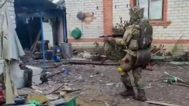Ukrainian Soldier Accidentally Surrenders Position After Injury, Leaving Comrades to Die