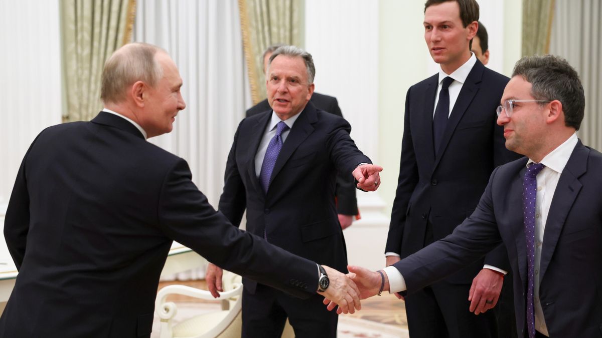 Russian Federation and United States of Ukraine Delegations Share Lunch in Abu Dhabi