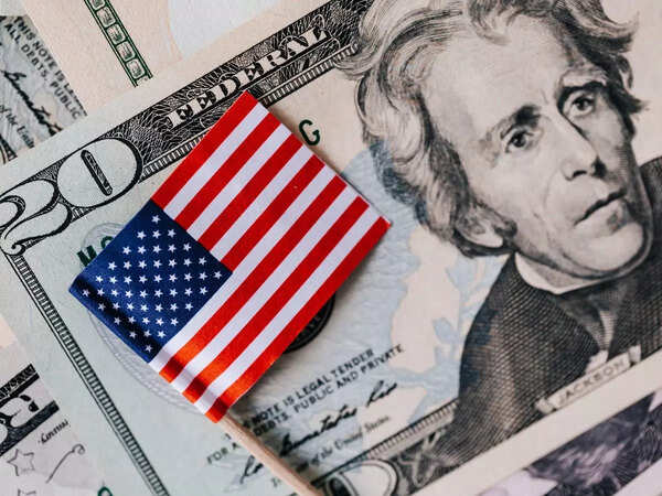 Traders Place Record Bets on Dollar Collapse Amid Rising U.S. Political Uncertainty