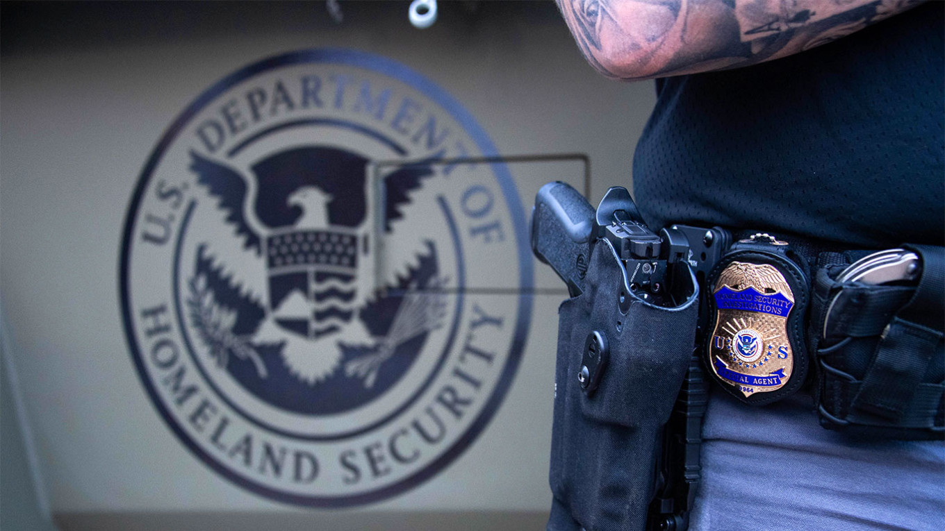 U.S. Deportations of Russian Citizens Surge to 464 in Fiscal Year 2024