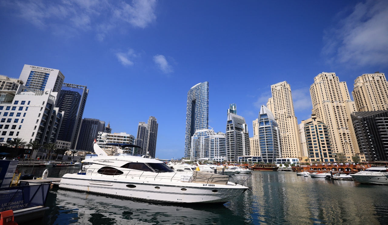 UAE Hotels Slash Prices by Up to 50% for Russian Tourists Amid Middle East Tensions