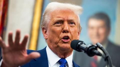 Trump Signals Desire to See Belarusian President Lukashenko at Upcoming Peace Council Meeting