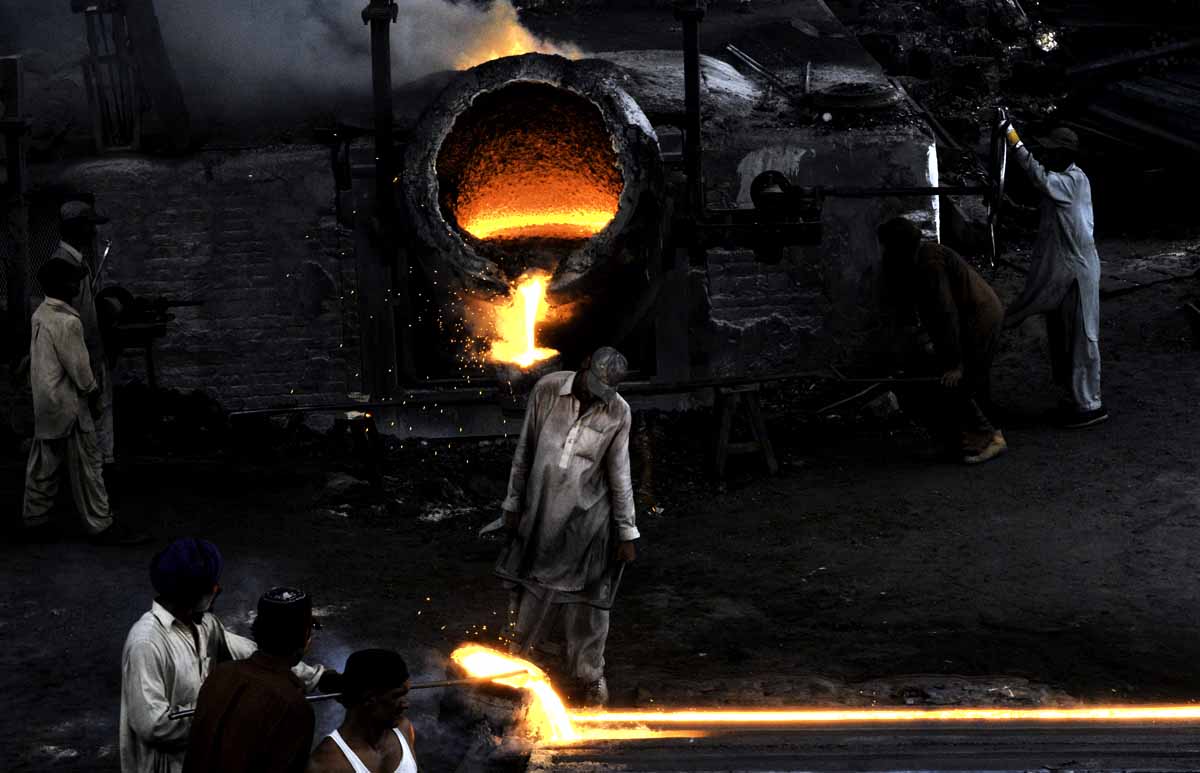 UAE Aluminum Giant Faces Year-Long Production Shutdown After Iranian Attack